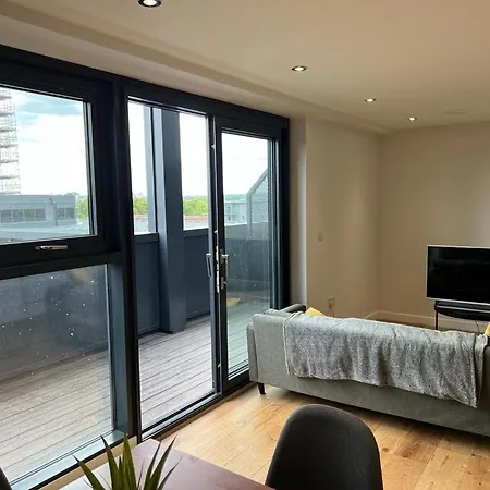 Luxurious 2 Bedroom Penthouse Apartment