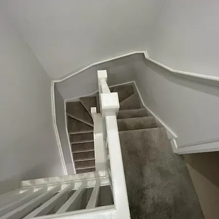 Apartment Luxurious 2 Bedroom Penthouse Apartment *